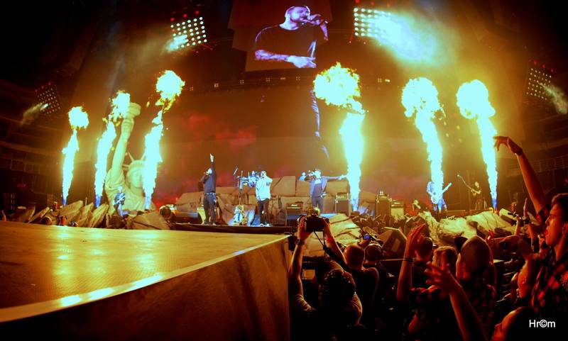 Marpo a TroubleGang pokořili O2 arenu. Fanoušci před koncertem pochodovali Prahou