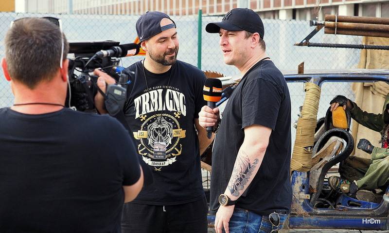 Marpo a TroubleGang pokořili O2 arenu. Fanoušci před koncertem pochodovali Prahou