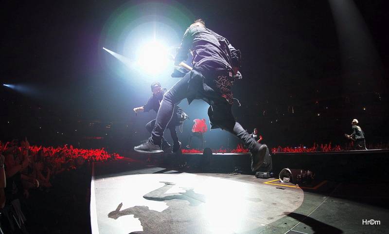 Marpo a TroubleGang pokořili O2 arenu. Fanoušci před koncertem pochodovali Prahou