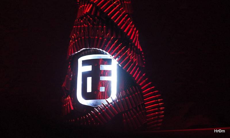 Marpo a TroubleGang pokořili O2 arenu. Fanoušci před koncertem pochodovali Prahou