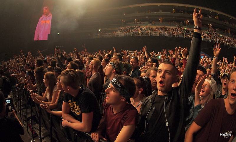 Marpo a TroubleGang pokořili O2 arenu. Fanoušci před koncertem pochodovali Prahou