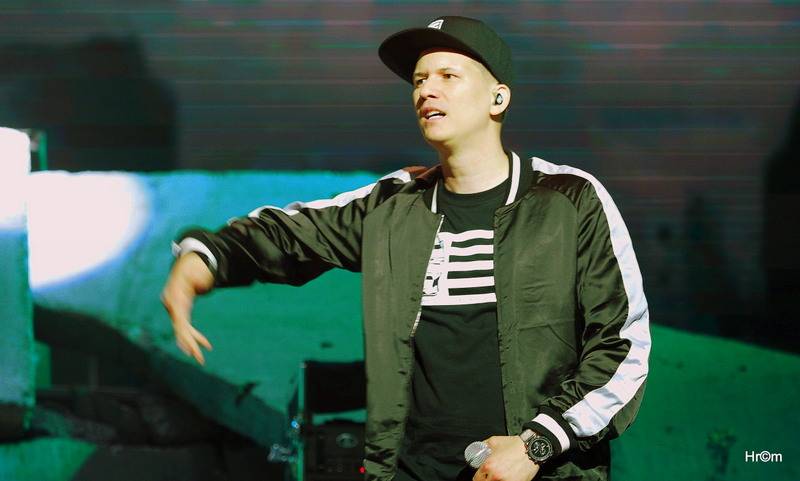 Marpo a TroubleGang pokořili O2 arenu. Fanoušci před koncertem pochodovali Prahou