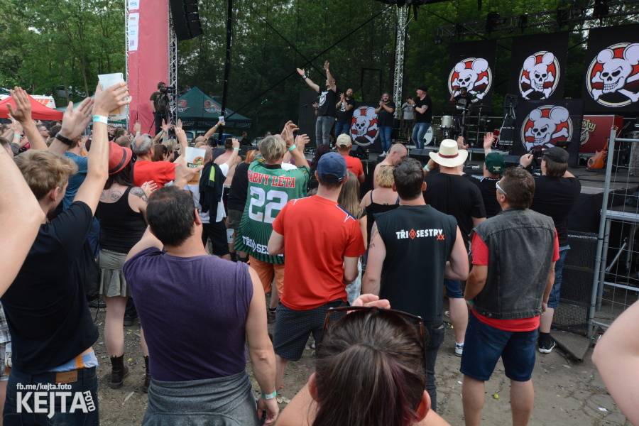 Tři sestry završili na Braníku oslavy Kristových let, hráli i De Bill Heads nebo Doctor P.P.