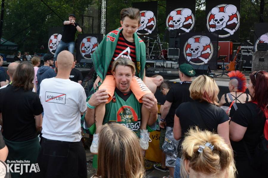 Tři sestry završili na Braníku oslavy Kristových let, hráli i De Bill Heads nebo Doctor P.P.