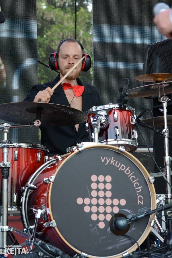 Tři sestry završili na Braníku oslavy Kristových let, hráli i De Bill Heads nebo Doctor P.P.