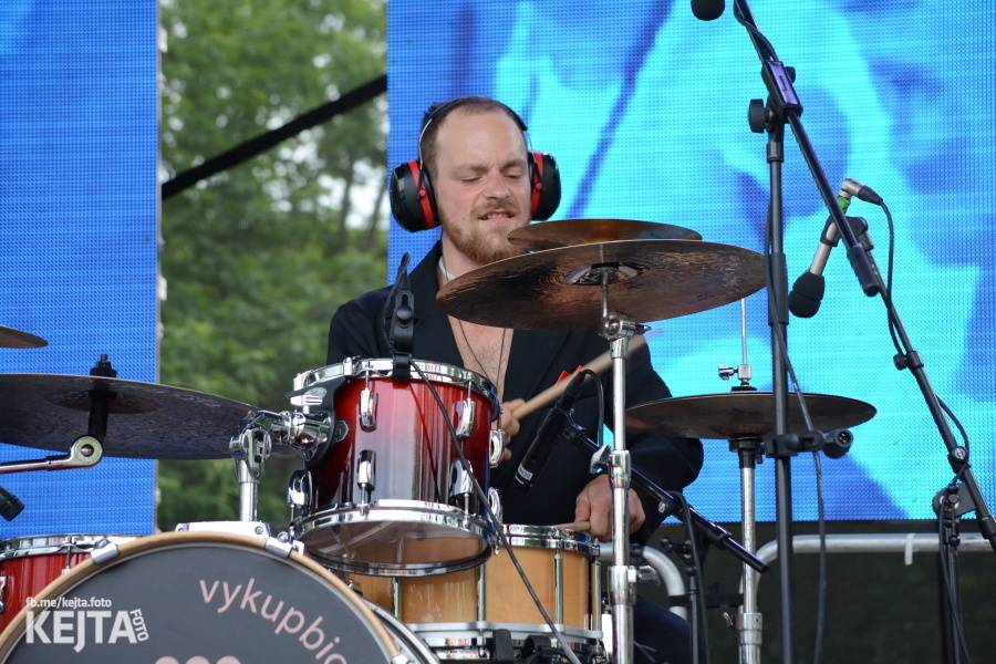 Tři sestry završili na Braníku oslavy Kristových let, hráli i De Bill Heads nebo Doctor P.P.