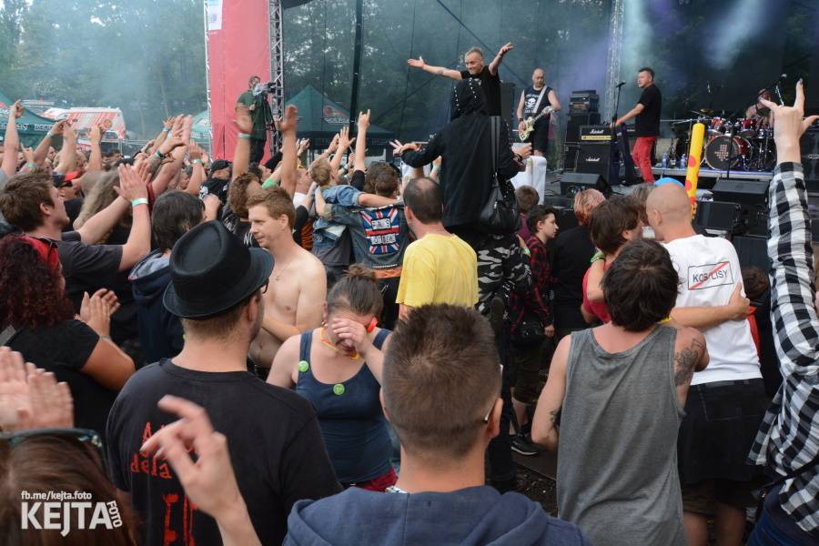 Tři sestry završili na Braníku oslavy Kristových let, hráli i De Bill Heads nebo Doctor P.P.