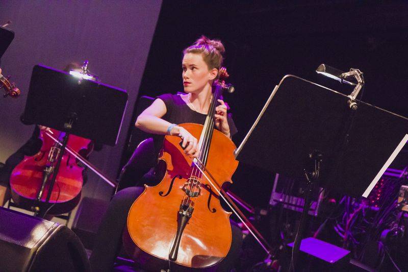 Jan P. Muchow & The Antagonists zahráli Lucky Boy a další filmové skladby v Divadle Archa