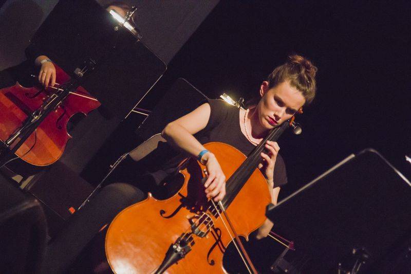 Jan P. Muchow & The Antagonists zahráli Lucky Boy a další filmové skladby v Divadle Archa