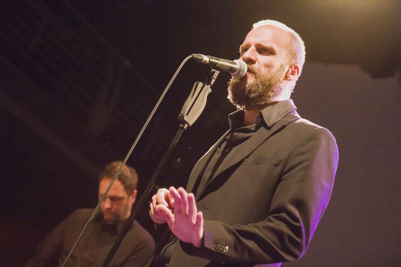 Jan P. Muchow & The Antagonists zahráli Lucky Boy a další filmové skladby v Divadle Archa