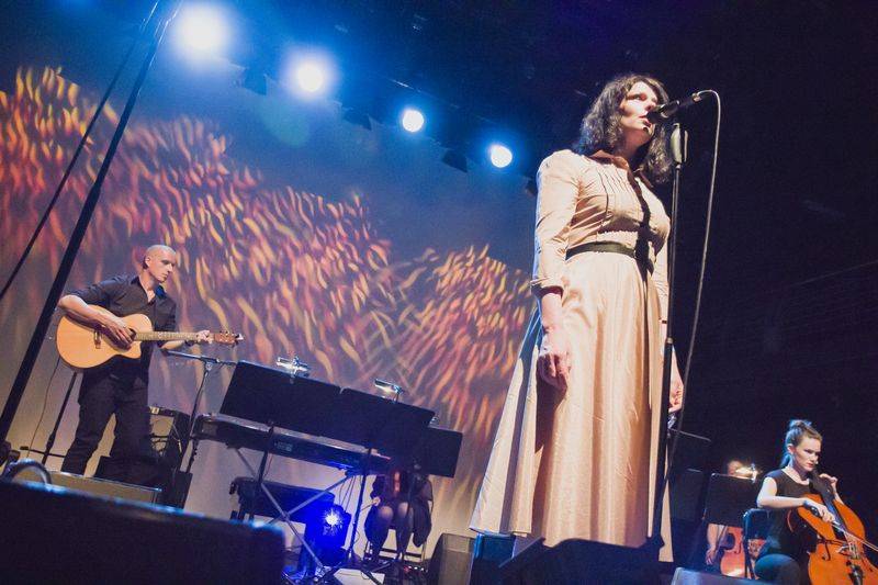 Jan P. Muchow & The Antagonists zahráli Lucky Boy a další filmové skladby v Divadle Archa