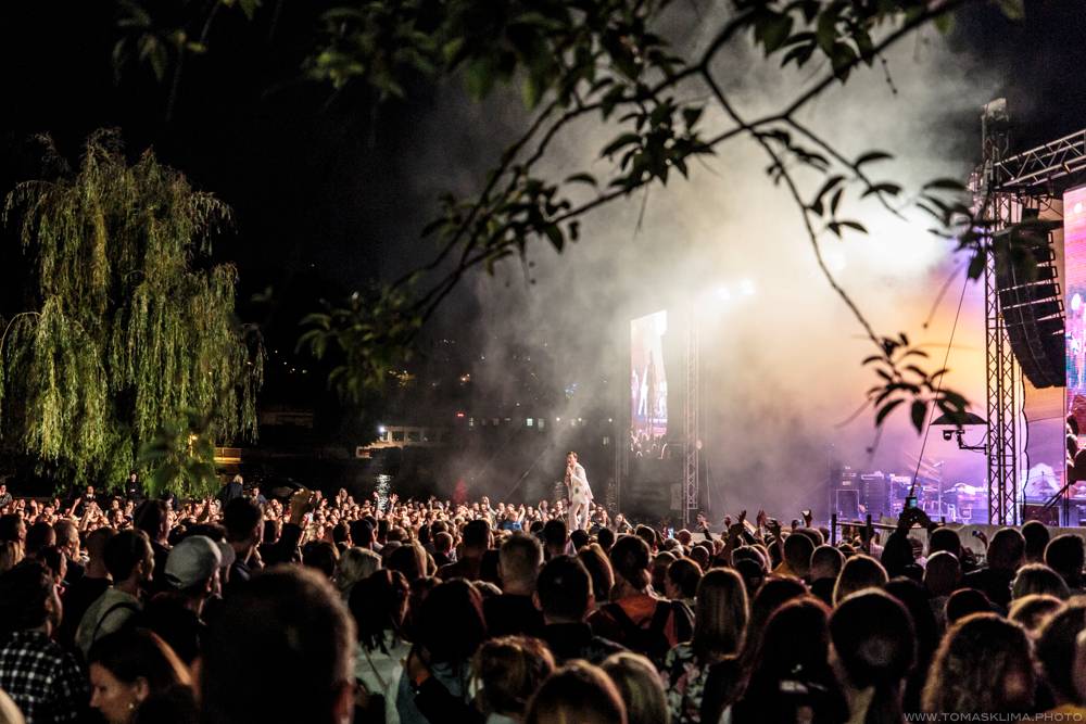 Monkey Business oslavili plnoletost ve Žlutých lázních. Tvrdili, že jsou jen boží onuce