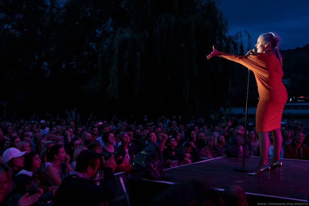 Monkey Business oslavili plnoletost ve Žlutých lázních. Tvrdili, že jsou jen boží onuce