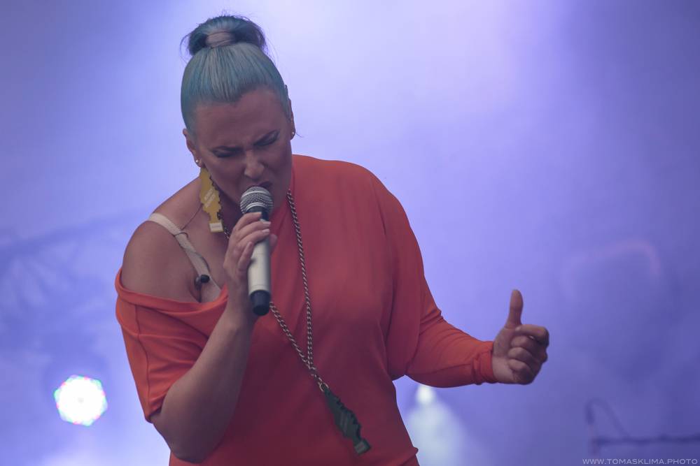 Monkey Business oslavili plnoletost ve Žlutých lázních. Tvrdili, že jsou jen boží onuce