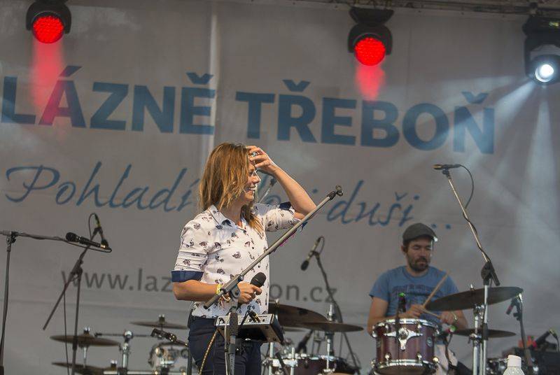 Aneta Langerová a Monkey Business zahájili lázeňskou sezónu v Třeboni