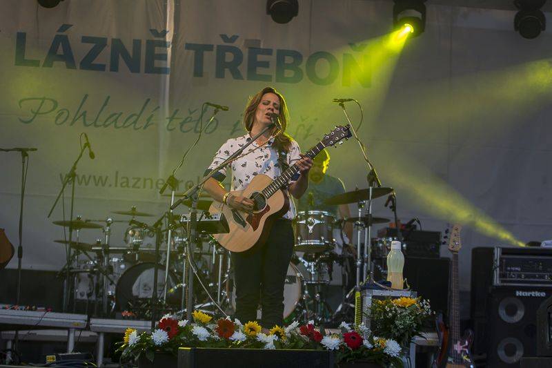 Aneta Langerová a Monkey Business zahájili lázeňskou sezónu v Třeboni