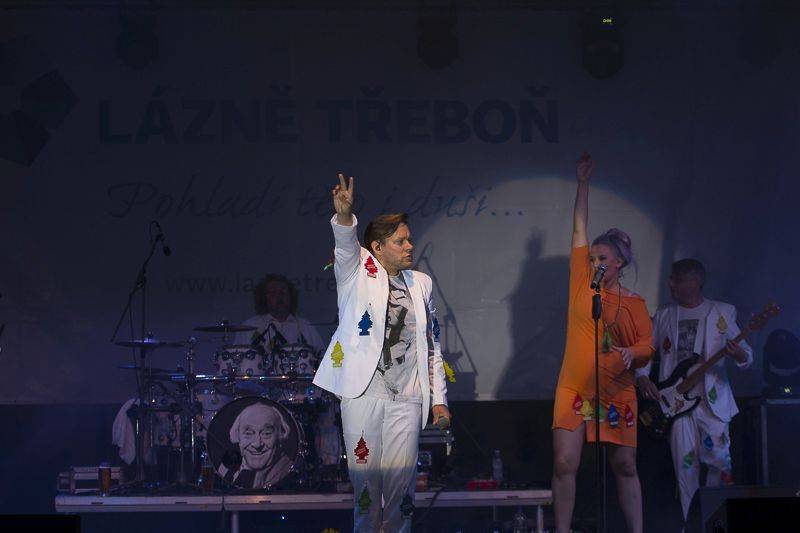 Aneta Langerová a Monkey Business zahájili lázeňskou sezónu v Třeboni