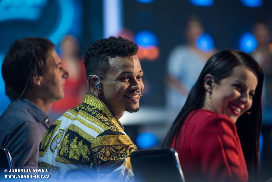 Po třetím finálovém večeru SuperStar opouští Aneta Horňáková, Petr Borkovec dostal druhou šanci