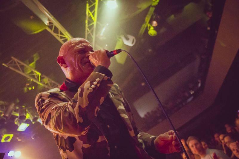 Ashley Slater a jeho Freak Power roztančili vyprodaný Lucerna Music Bar