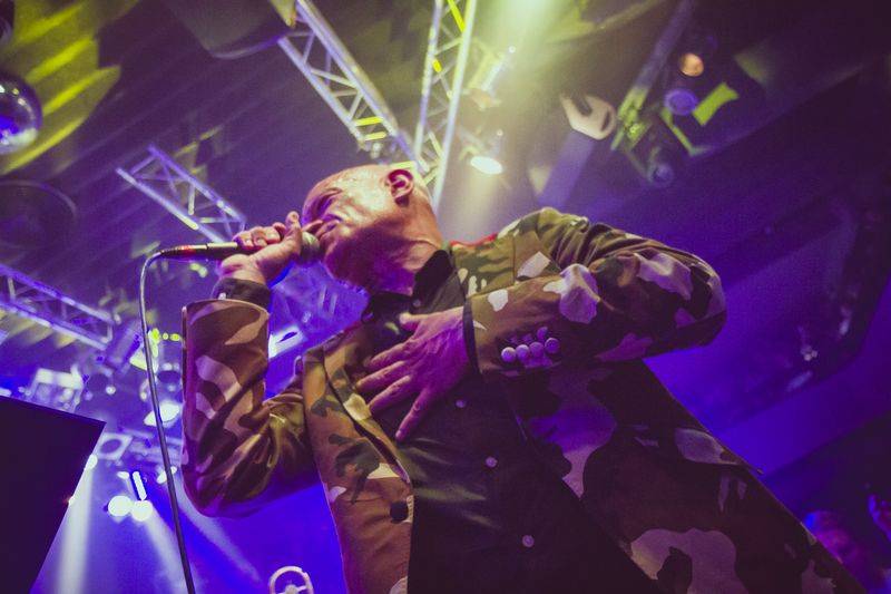 Ashley Slater a jeho Freak Power roztančili vyprodaný Lucerna Music Bar