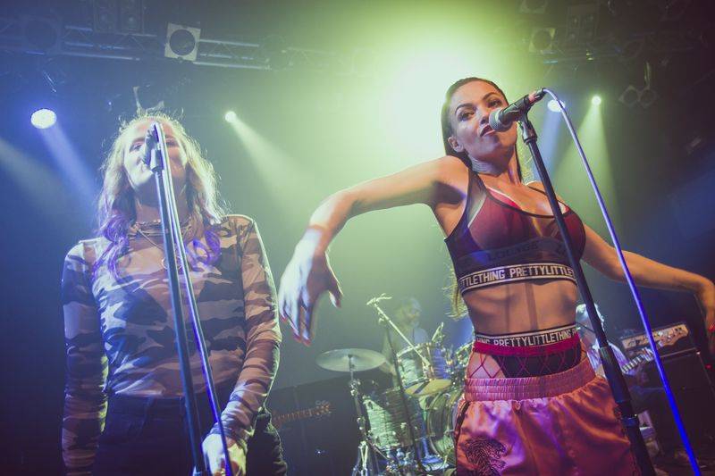 Ashley Slater a jeho Freak Power roztančili vyprodaný Lucerna Music Bar