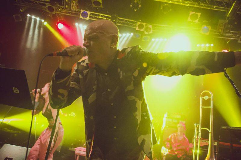 Ashley Slater a jeho Freak Power roztančili vyprodaný Lucerna Music Bar