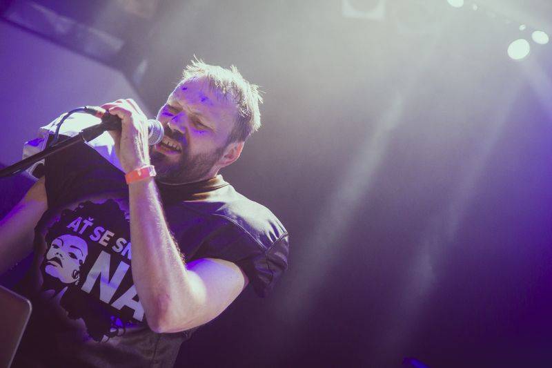 Ashley Slater a jeho Freak Power roztančili vyprodaný Lucerna Music Bar