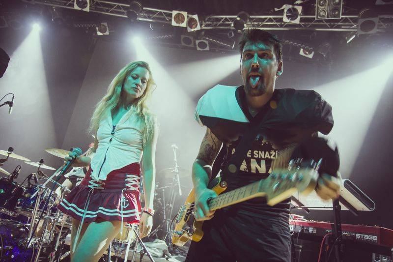 Ashley Slater a jeho Freak Power roztančili vyprodaný Lucerna Music Bar