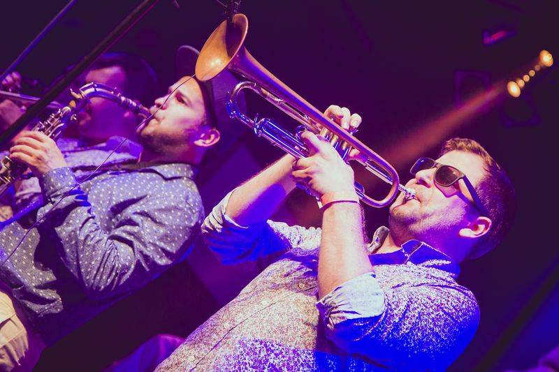 Ashley Slater a jeho Freak Power roztančili vyprodaný Lucerna Music Bar