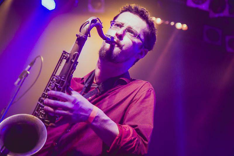 Ashley Slater a jeho Freak Power roztančili vyprodaný Lucerna Music Bar