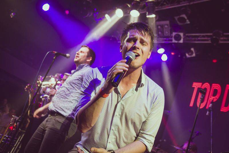 Ashley Slater a jeho Freak Power roztančili vyprodaný Lucerna Music Bar