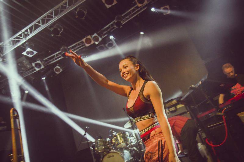 Ashley Slater a jeho Freak Power roztančili vyprodaný Lucerna Music Bar