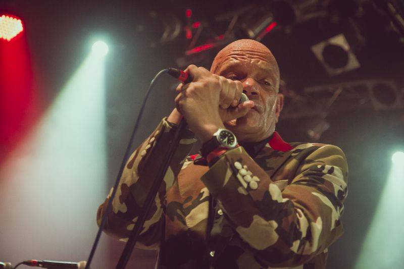 Ashley Slater a jeho Freak Power roztančili vyprodaný Lucerna Music Bar