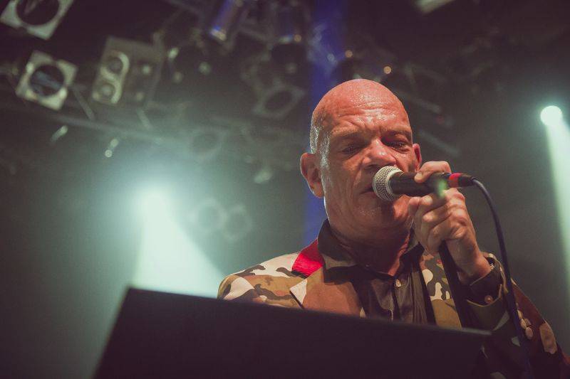 Ashley Slater a jeho Freak Power roztančili vyprodaný Lucerna Music Bar