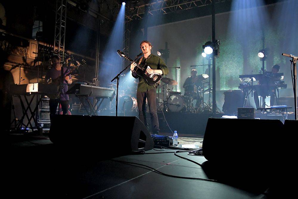 Ben Howard v Praze hned napoprvé vyprodal Lucernu