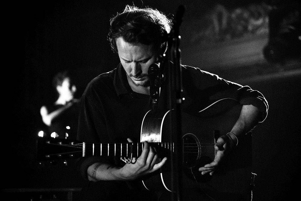 Ben Howard v Praze hned napoprvé vyprodal Lucernu