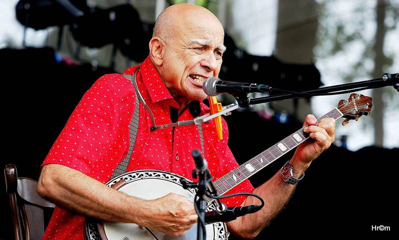 Rychtář fest: Mirai Navrátil plaval mezi diváky, Ivan Mládek připomněl nestárnoucí hity