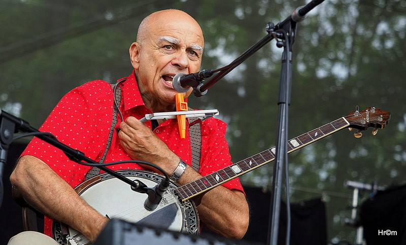 Rychtář fest: Mirai Navrátil plaval mezi diváky, Ivan Mládek připomněl nestárnoucí hity