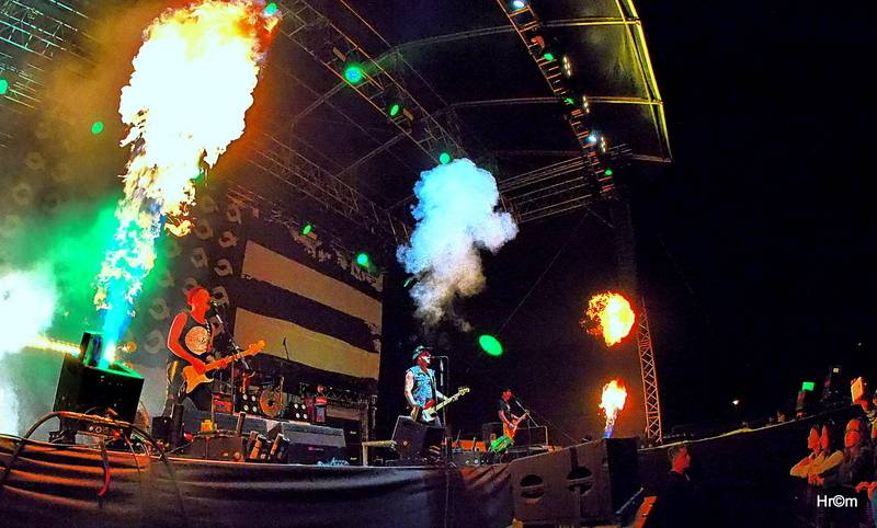 Rychtář fest: Mirai Navrátil plaval mezi diváky, Ivan Mládek připomněl nestárnoucí hity