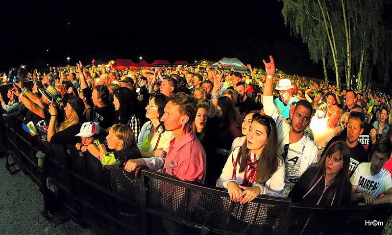 Rychtář fest: Mirai Navrátil plaval mezi diváky, Ivan Mládek připomněl nestárnoucí hity