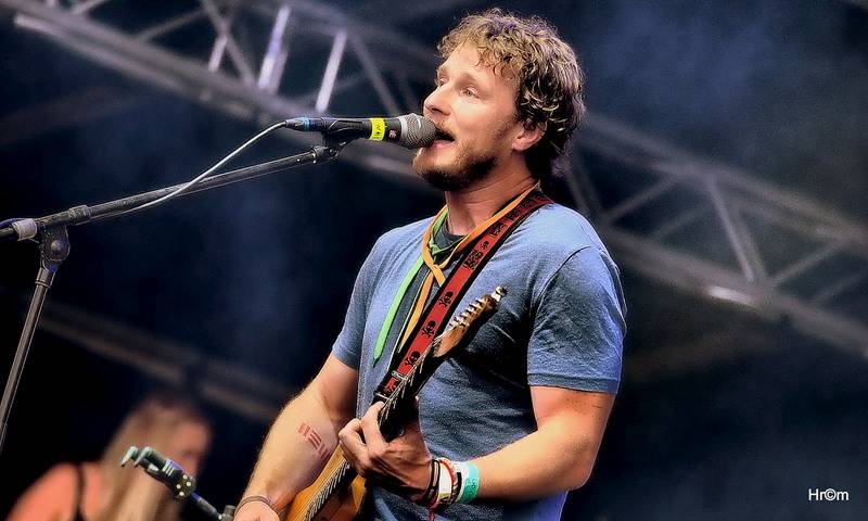 Rychtář fest: Mirai Navrátil plaval mezi diváky, Ivan Mládek připomněl nestárnoucí hity