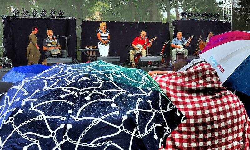 Rychtář fest: Mirai Navrátil plaval mezi diváky, Ivan Mládek připomněl nestárnoucí hity