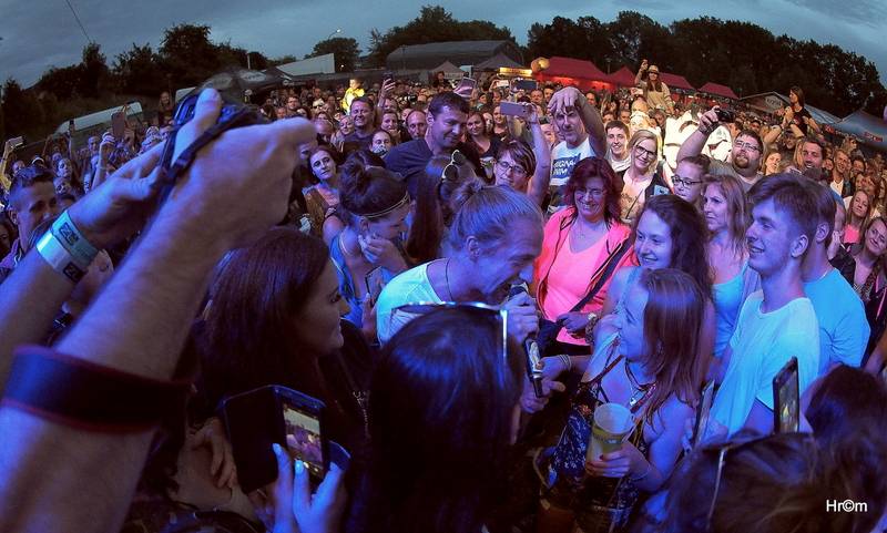 Rychtář fest: Mirai Navrátil plaval mezi diváky, Ivan Mládek připomněl nestárnoucí hity