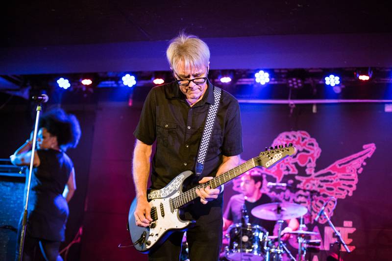 The BellRays představili pražskému publiku v Rock Café směs soulu, rocku i punku