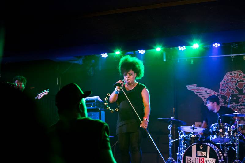 The BellRays představili pražskému publiku v Rock Café směs soulu, rocku i punku