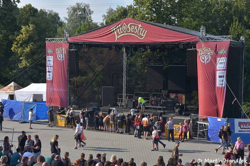 Tři sestry slavili v Plzni Kristova léta. Hráli i E!E nebo Doctor P.P.