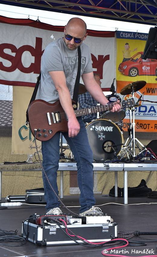 Radovan fest podruhé: Ve Vochově u Plzně zahráli Plexis, Gauneři nebo Queens Of Everything