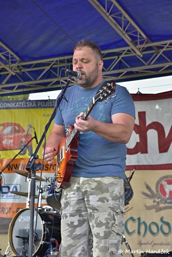 Radovan fest podruhé: Ve Vochově u Plzně zahráli Plexis, Gauneři nebo Queens Of Everything