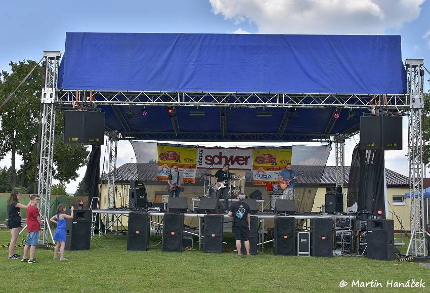 Radovan fest podruhé: Ve Vochově u Plzně zahráli Plexis, Gauneři nebo Queens Of Everything