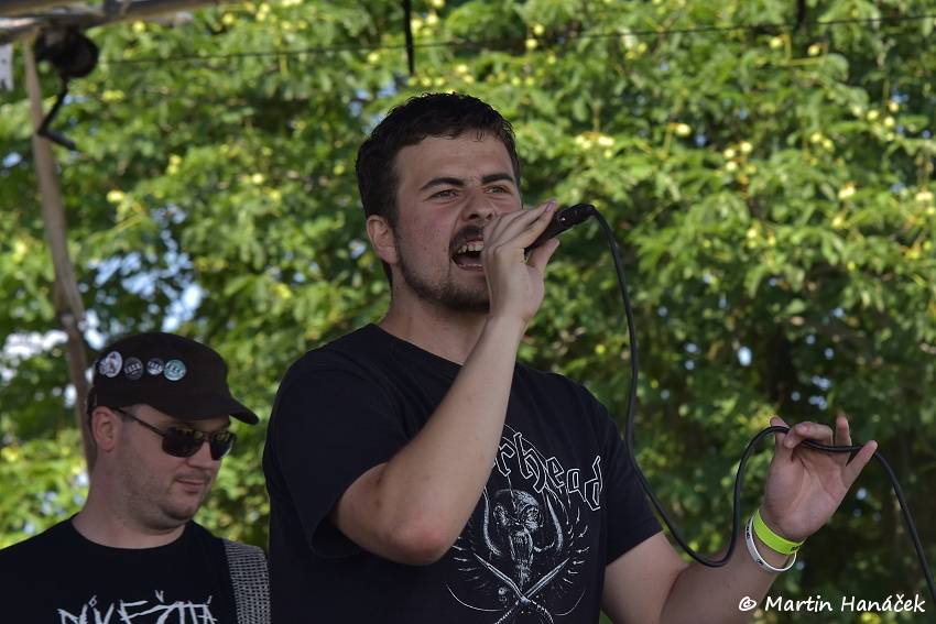 Radovan fest podruhé: Ve Vochově u Plzně zahráli Plexis, Gauneři nebo Queens Of Everything